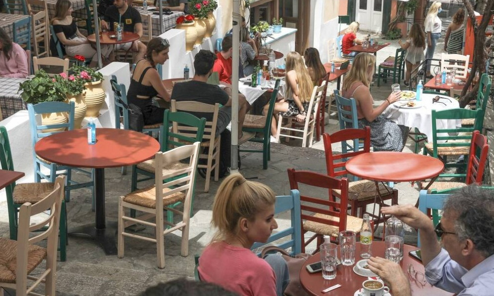 Ρεπορτάζ Newsbomb.gr: Σύγχυση στην εστίαση!«Δεν μπορούμε να διώξουμε πελάτες που δεν κάνουν εμβόλιο»