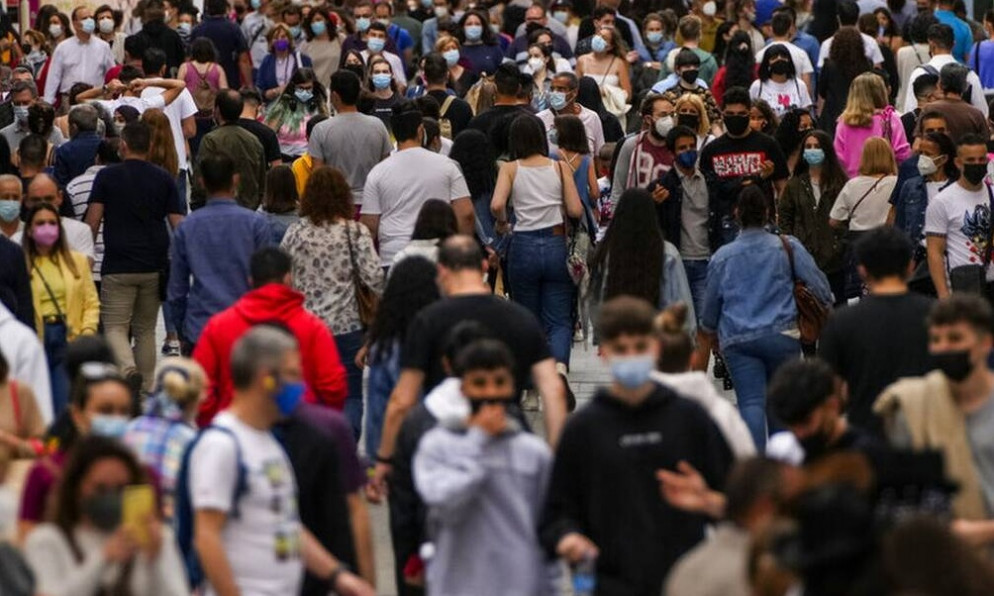 ΠΟΥ: Oι μεταλλάξεις «τρέχουν» πιο γρήγορα από τα εμβόλια – «Παραμένουμε σε πολύ επικίνδυνη περίοδο»