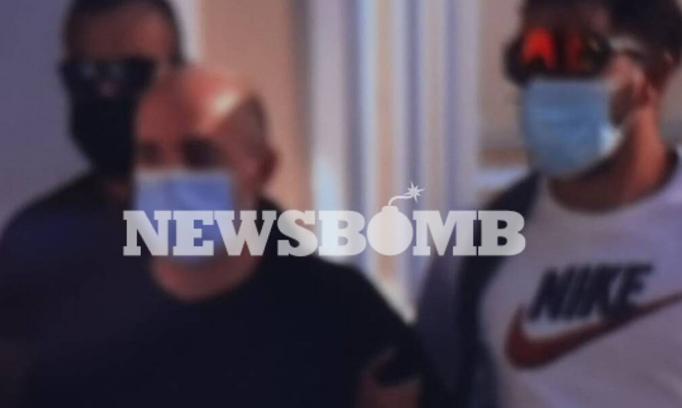 Ηλιούπολη: Από την πίσω πόρτα για να απολογηθούν ο αστυνομικός-προαγωγός και ο πατέρας της 19χρονης