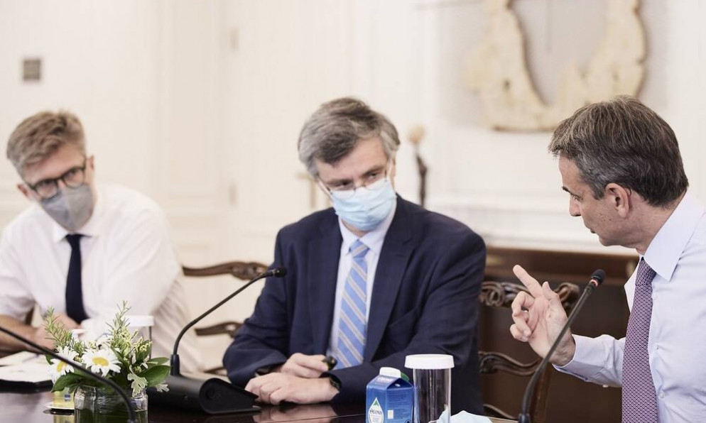 Η «μάχη» της κυβέρνησης για το τείχος ανόσιας και τα δεδομένα για τη «σταδιακή υποχρεωτικότητα»