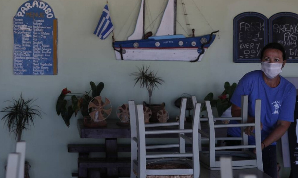 Κορονοϊός: Συναγερμός από τον δείκτη μεταδοτικότητας - Οι 7 προορισμοί που χτυπούν «καμπανάκι»