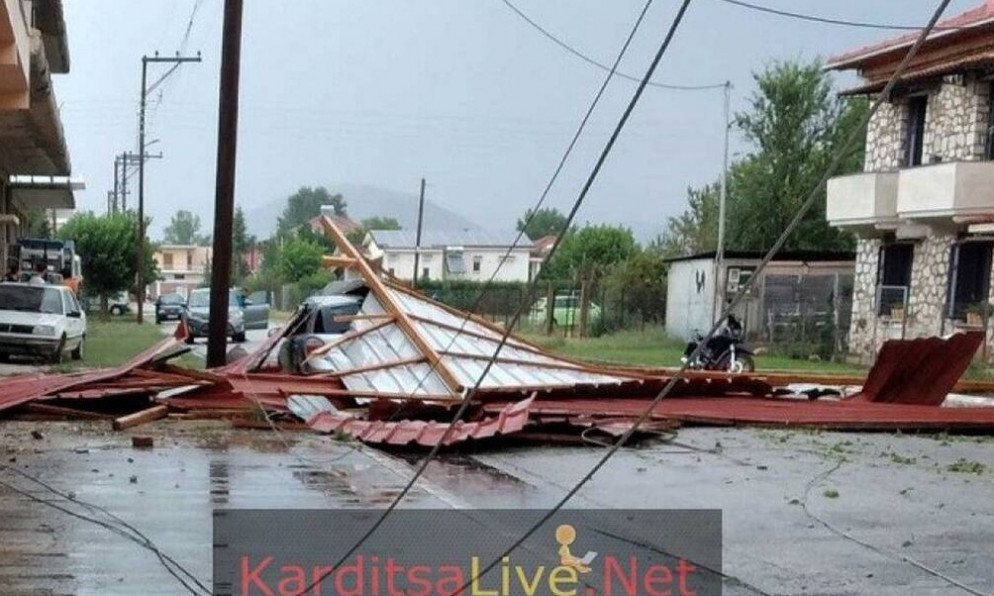 Καιρός: Εικόνες καταστροφής στην Καρδίτσα – Πού θα χτυπήσει η κακοκαιρία τις επόμενες ώρες