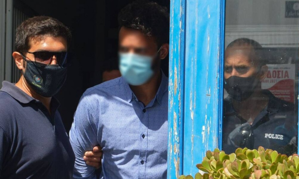 Φολέγανδρος: Βγήκε από το κέντρο υγείας ο δολοφόνος της Γαρυφαλλιάς - Oδηγείται στον ανακριτή