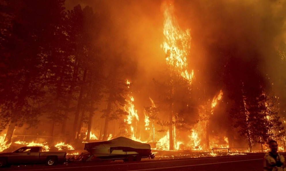 Πυρκαγιές στην Καλιφόρνια: Aπόκοσμες εικόνες απο την «πύρινη κόλαση» που μαίνεται επί 3 εβδομάδες