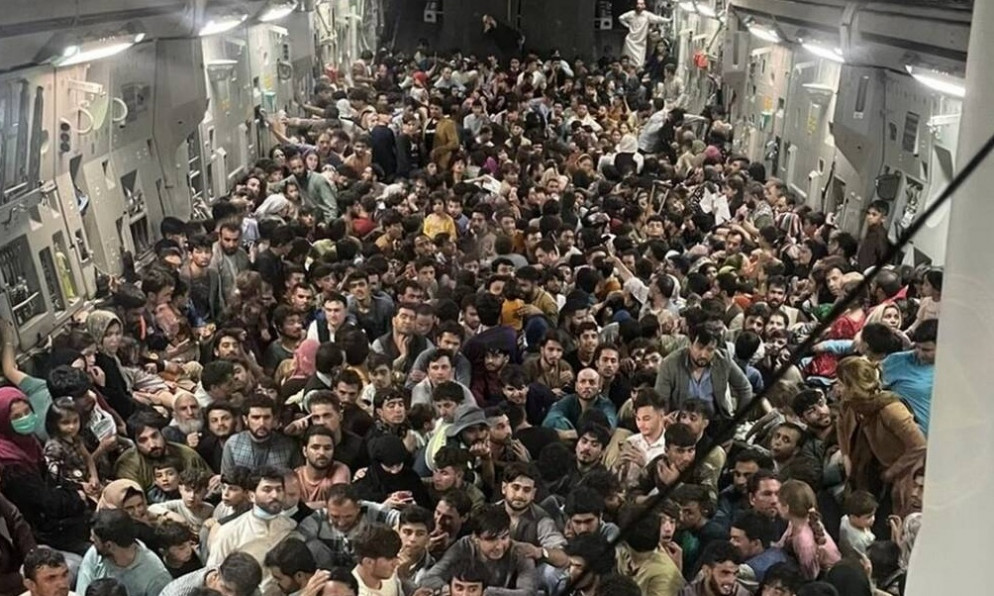 Αφγανιστάν: Η εντυπωσιακή εικόνα μέσα από αμερικανικό μεταγωγικό που έφυγε από την Καμπούλ