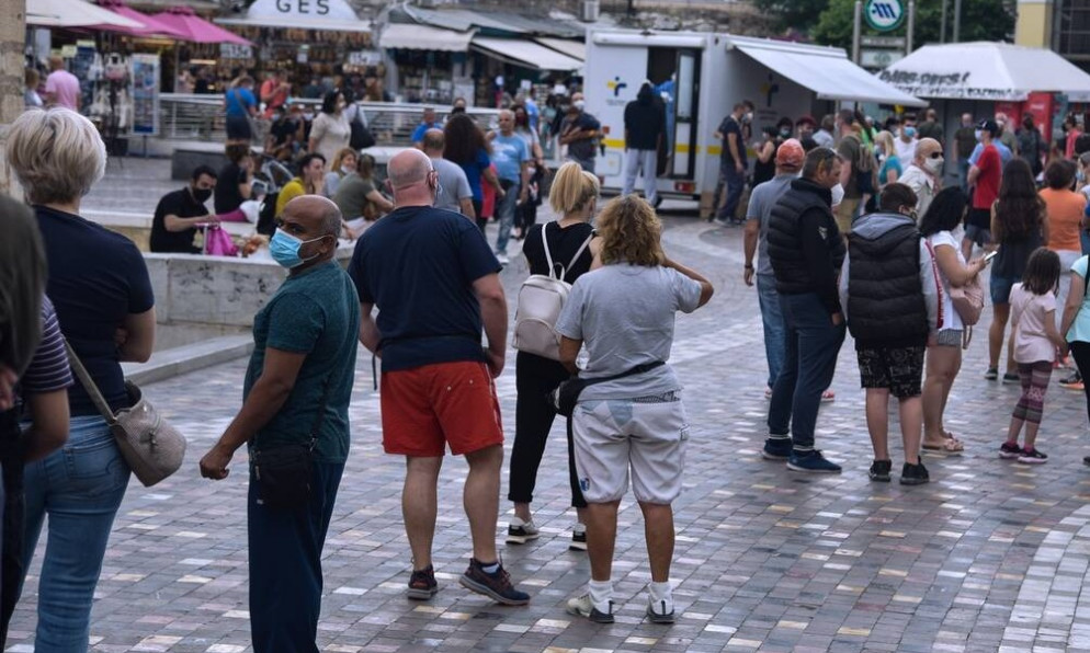 Νέα μέτρα: Με 10 ευρώ τα τεστ για τους ανεμβολίαστους - «Κλειδί» η μάσκα για το εύρος του μπλόκου