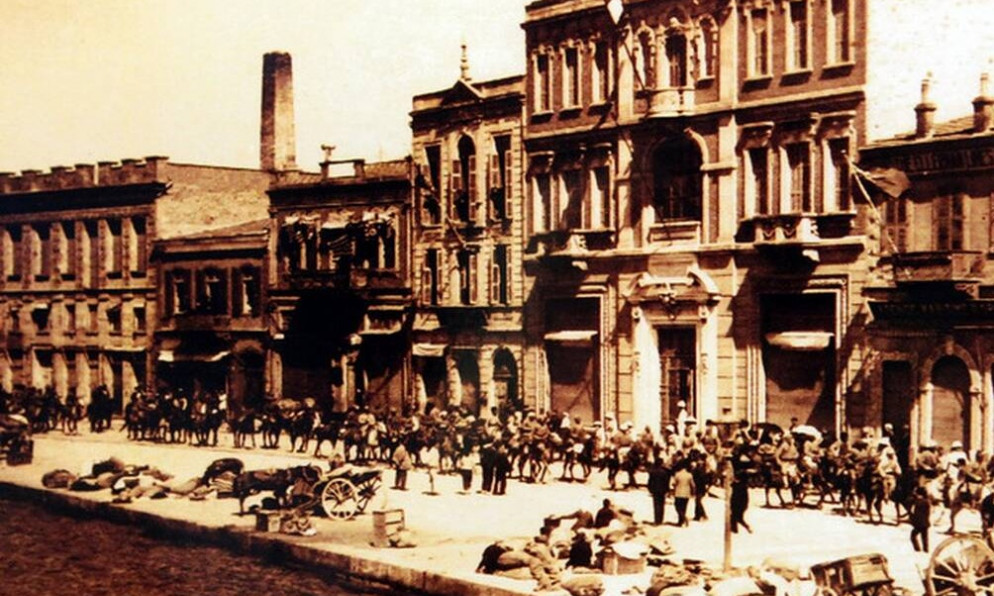 «Η Σμύρνη μάνα καίγεται» - Ο ματωμένος Αύγουστος του 1922 και η Μικρασιατική Καταστροφή