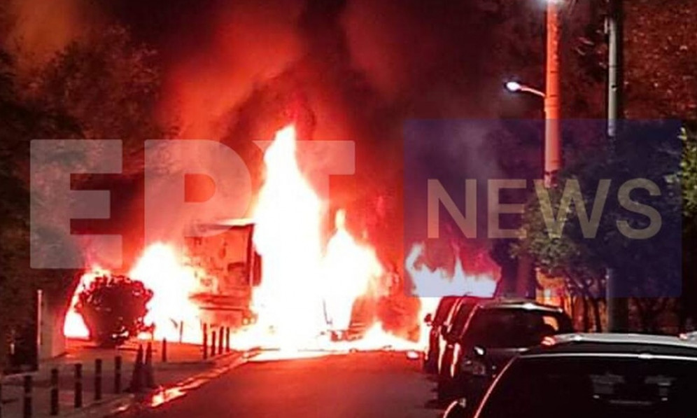 Καβούρι: Βίντεο - ντοκουμέντο από το τροχαίο με τις εκρήξεις - Παρανάλωμα του πυρός τα αυτοκίνητα