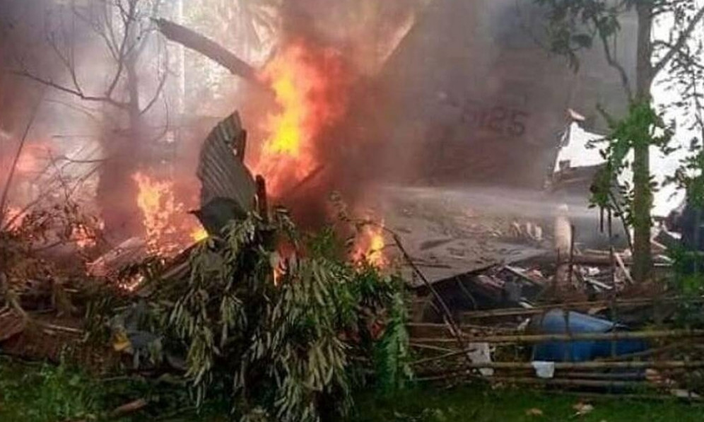 Φιλιππίνες: Τουλάχιστον 40 διασωθέντες από τη συντριβή στρατιωτικού αεροσκάφους με 85 επιβαίνοντες