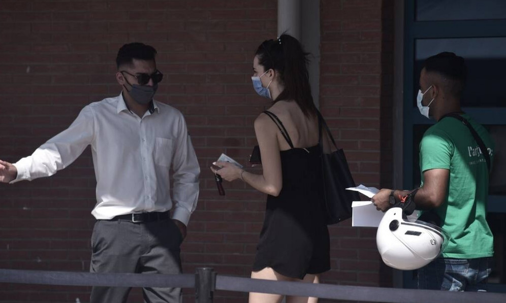 Συναγερμός για τους εμβολιασμούς: Το σχέδιο «πειθώ» για να αυξηθεί το «τείχος ανοσίας» στη χώρα