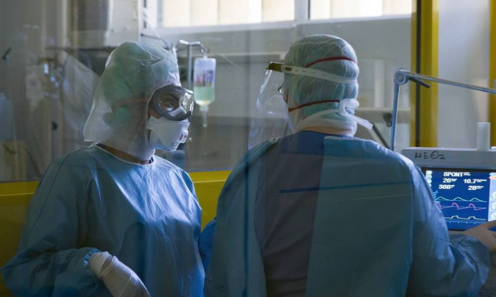 Υποχρεωτικός εμβολιασμός: Σε άδεια άνευ αποδοχών οι υγειονομικοί που θα αρνηθούν να εμβολιαστούν