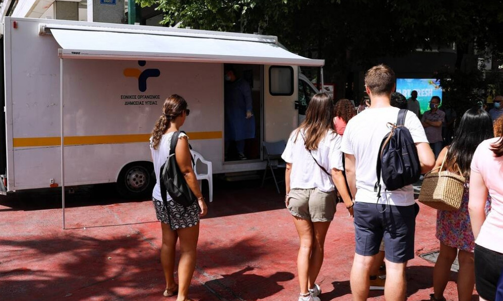 Συνεδριάζουν οι λοιμωξιολόγοι: Τι θα συζητήσουν μετά την αύξηση των κρουσμάτων – Τι τους ανησυχεί