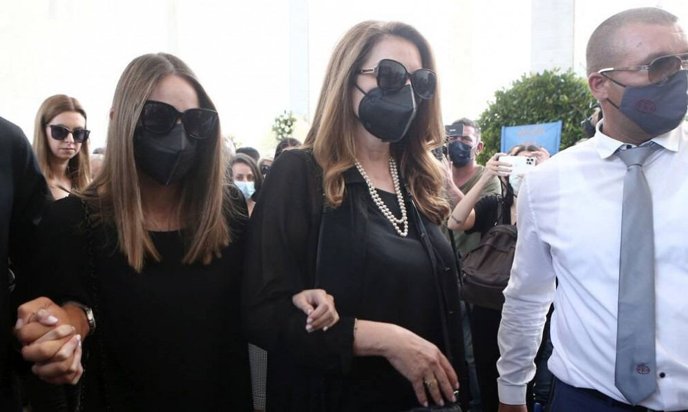 Τόλης Βοσκόπουλος - «Αθάνατος»: Πλήθος κόσμου στο τελευταίο «αντίο» στον αγαπημένο τραγουδιστή