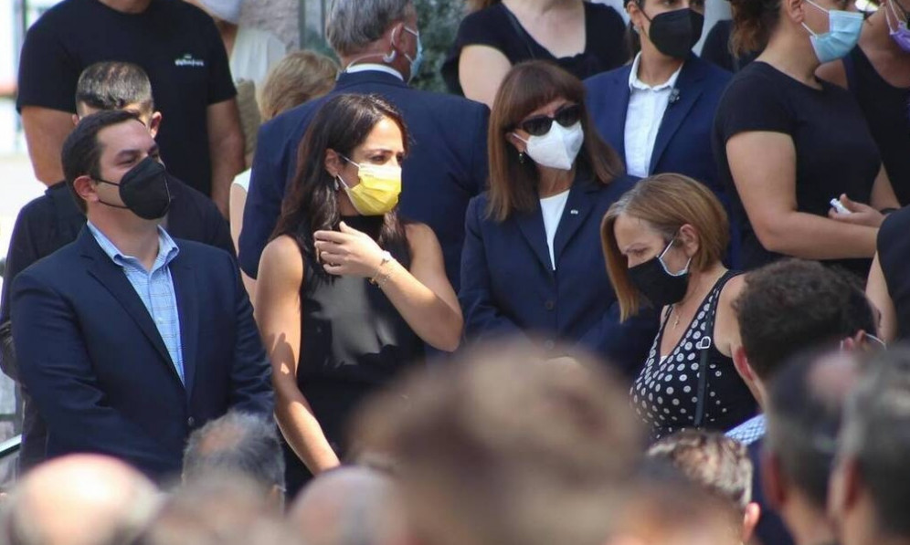 Βασίλης Φιλώρας: Συγκίνηση στο «αντίο» στον εθελοντή -  Παρούσα και η Πρόεδρος της Δημοκρατίας