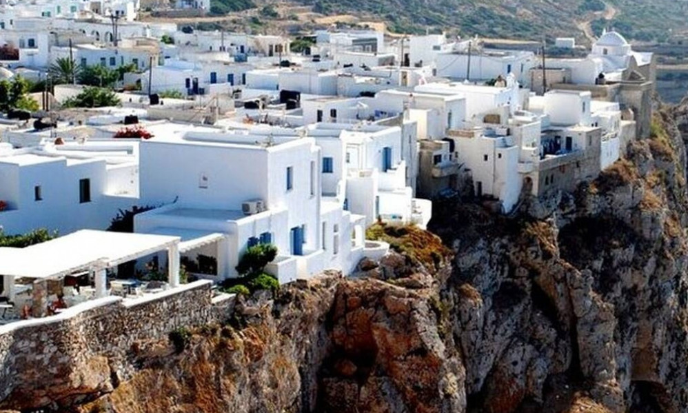 Θρίλερ στη Φολέγανδρο: Η ανακοίνωση του Λιμενικού για τον θάνατο της 26χρονης και τον αγνοούμενο